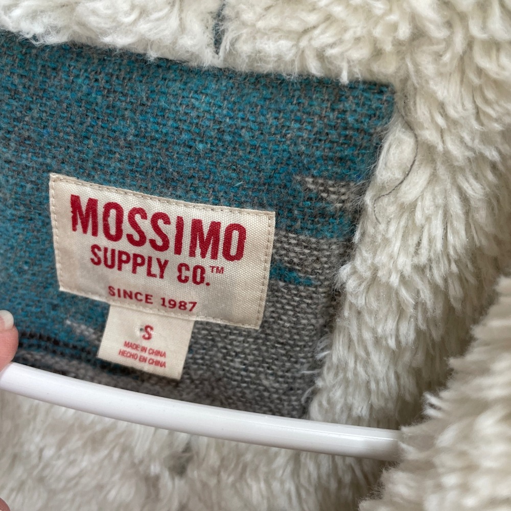 MOSSIMO TRIBAL PRINT SHERPA LINED VEST - Picture 5 of 5